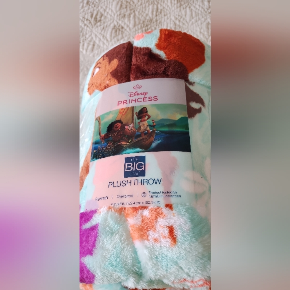 Moana Throw